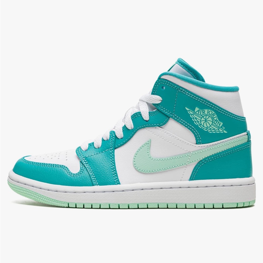 Nike Air Jordan 1 Mid in Washed Teal